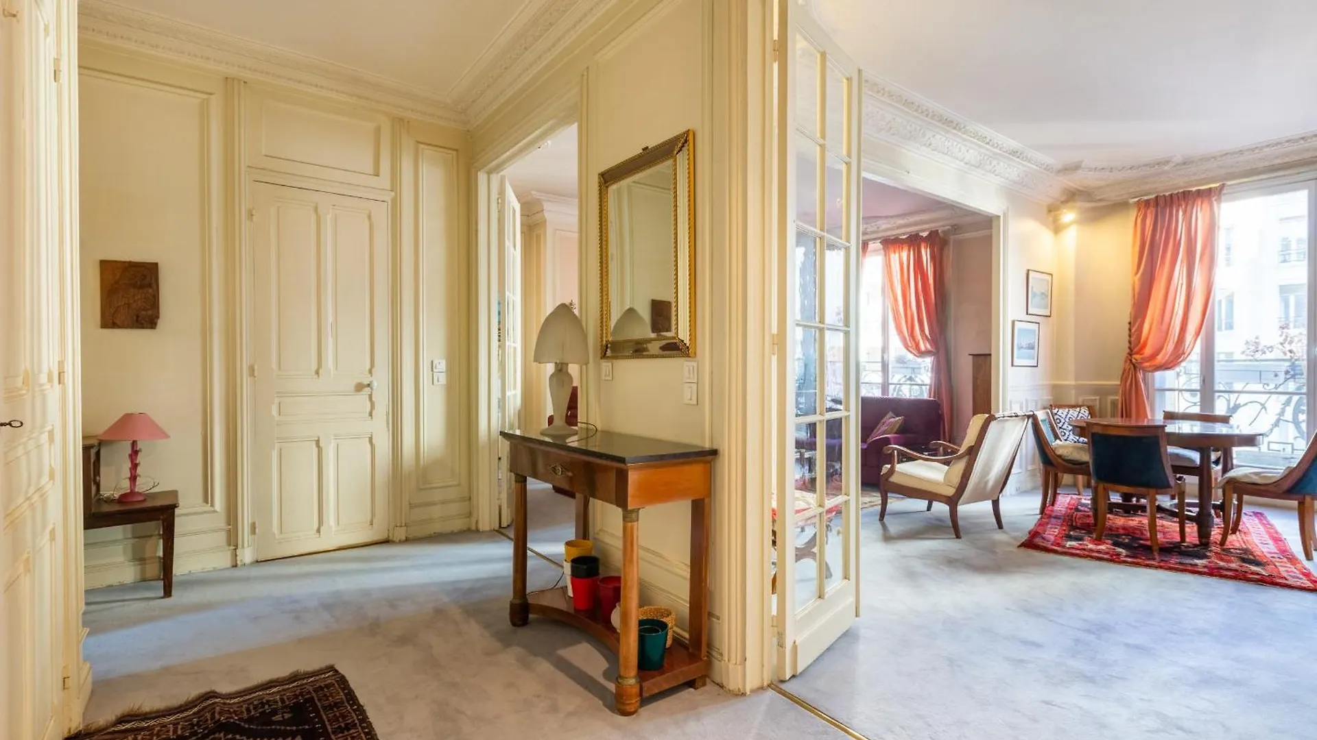Apartment Le Laos - Tour Eiffel - Metro 6 Cambronne Paris